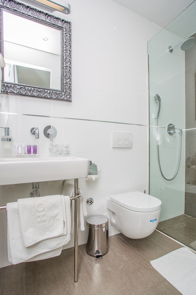 Standard Double or Twin Room, Annex Building - Photo 12