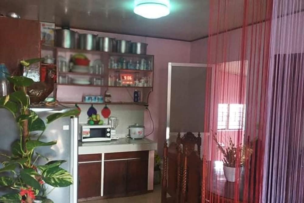 House, 3 Bedrooms - Photo 9