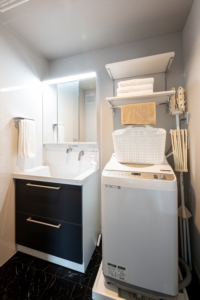 Studio Apartment with 3 double beds - Photo 9