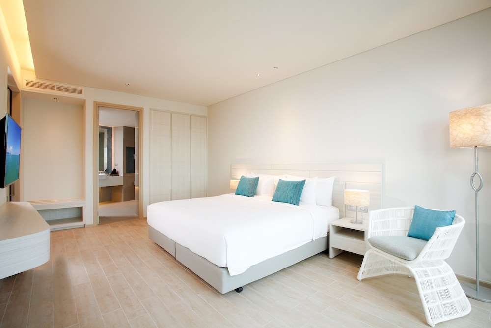 Deluxe Suite, 1 King Bed photo 3