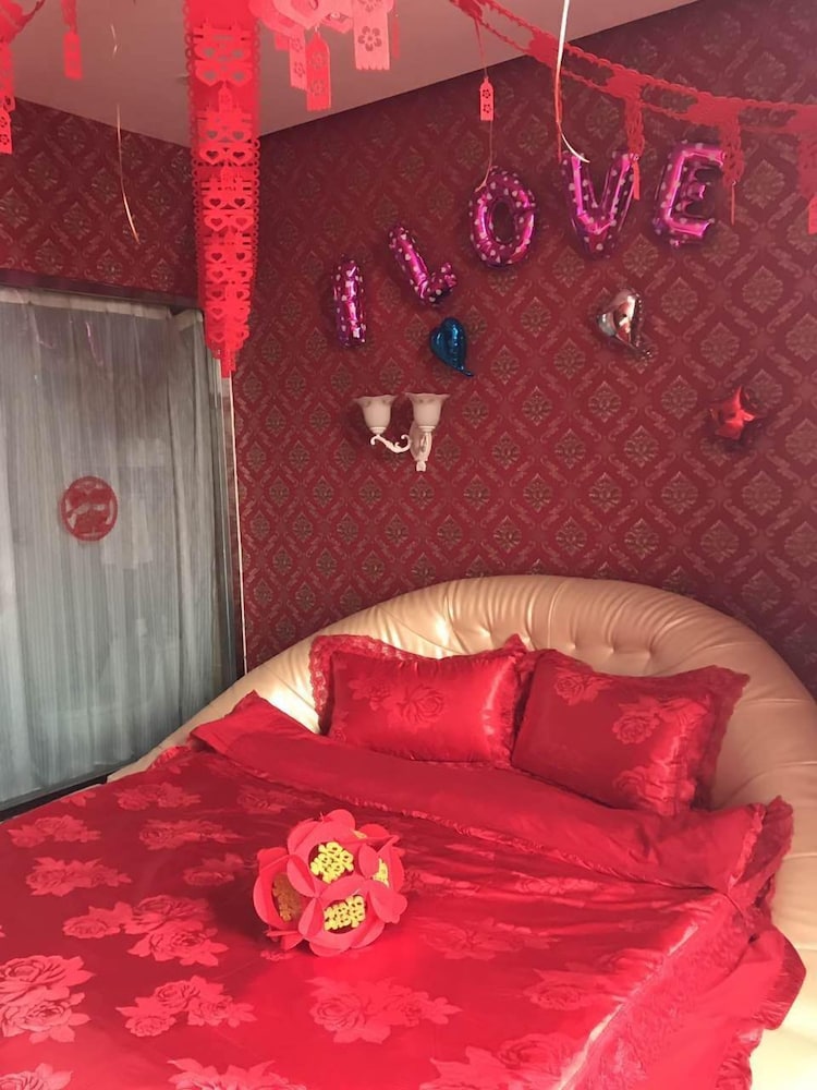 Honeymoon Suite photo 1