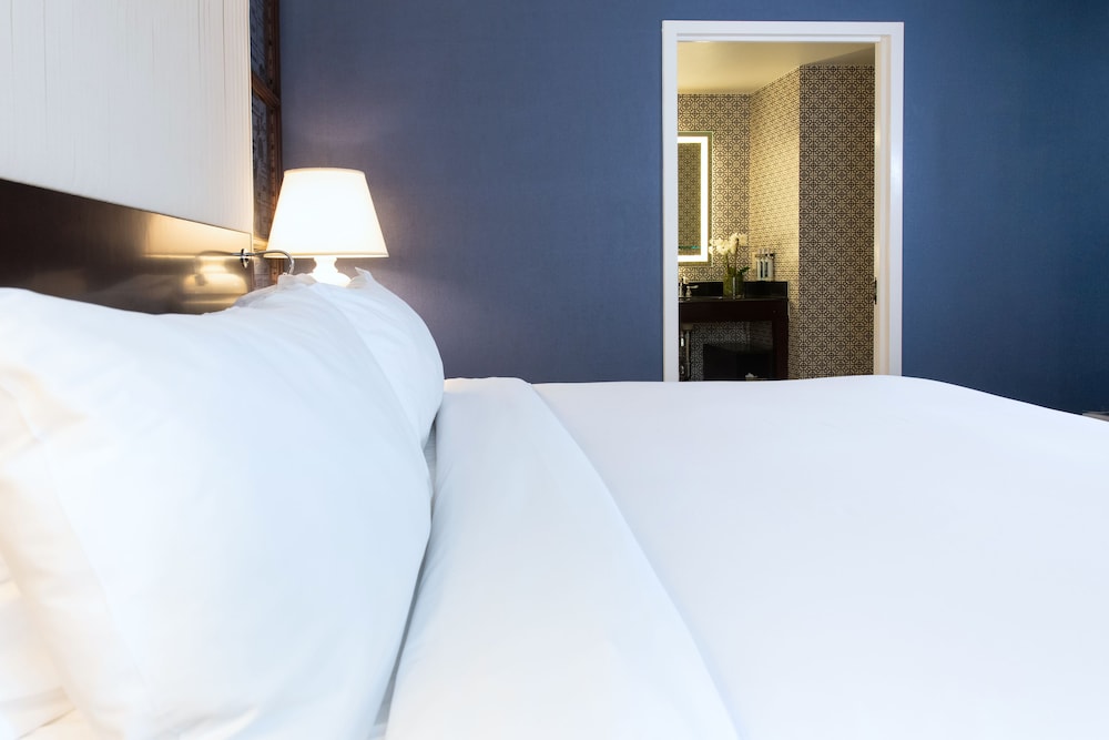 Alexander Executive Suite - Photo 3