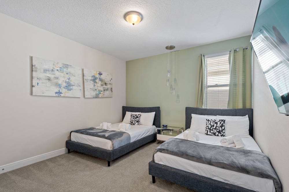 Encore Resort 11 Bedroom Home with Pool (2316)