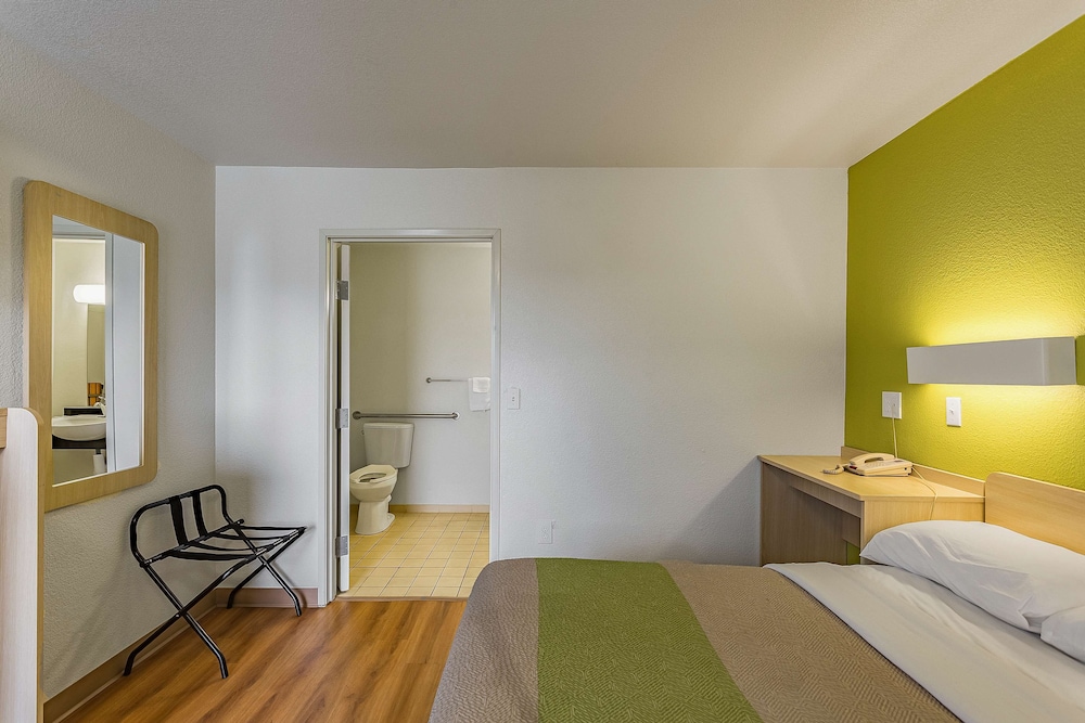 Deluxe Room, 1 Double Bed, Accessible, Non Smoking photo 2