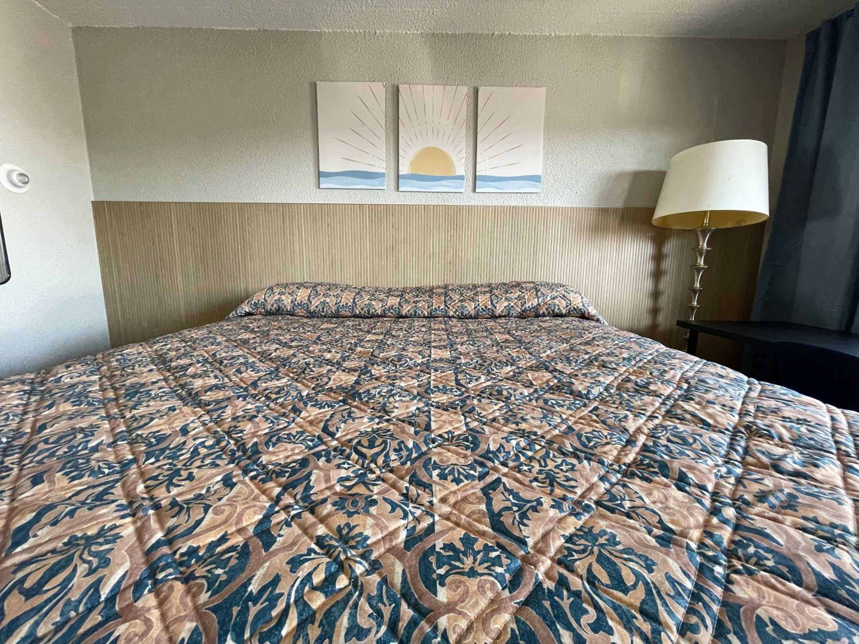 Deluxe King Suite photo 1
