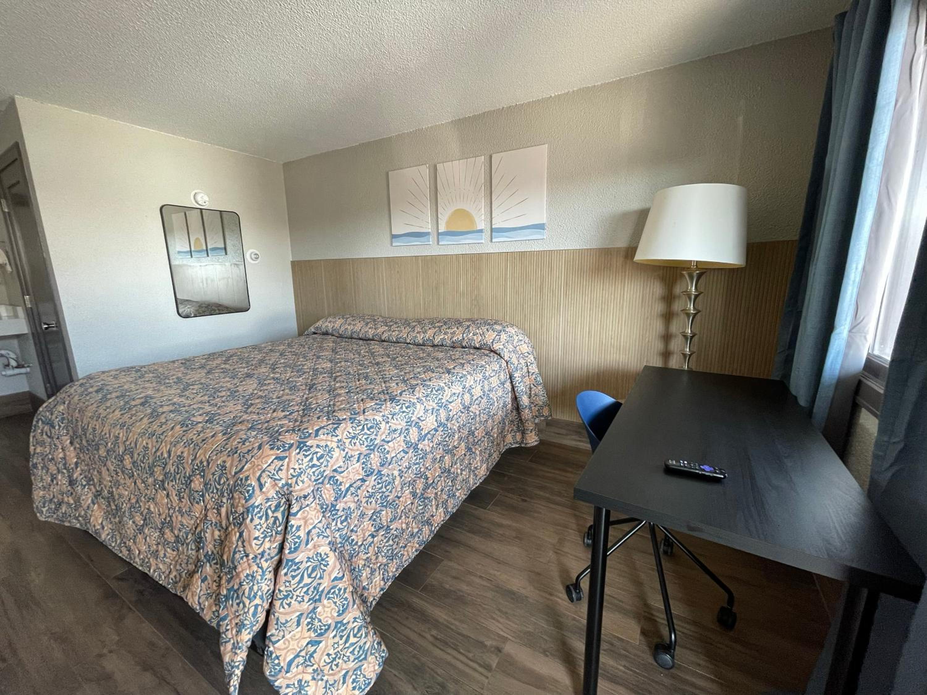 Deluxe King Suite photo 2