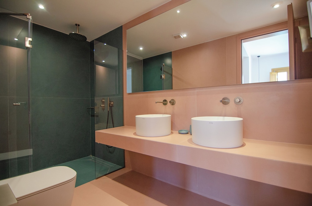 Luxury Suite - Photo 5
