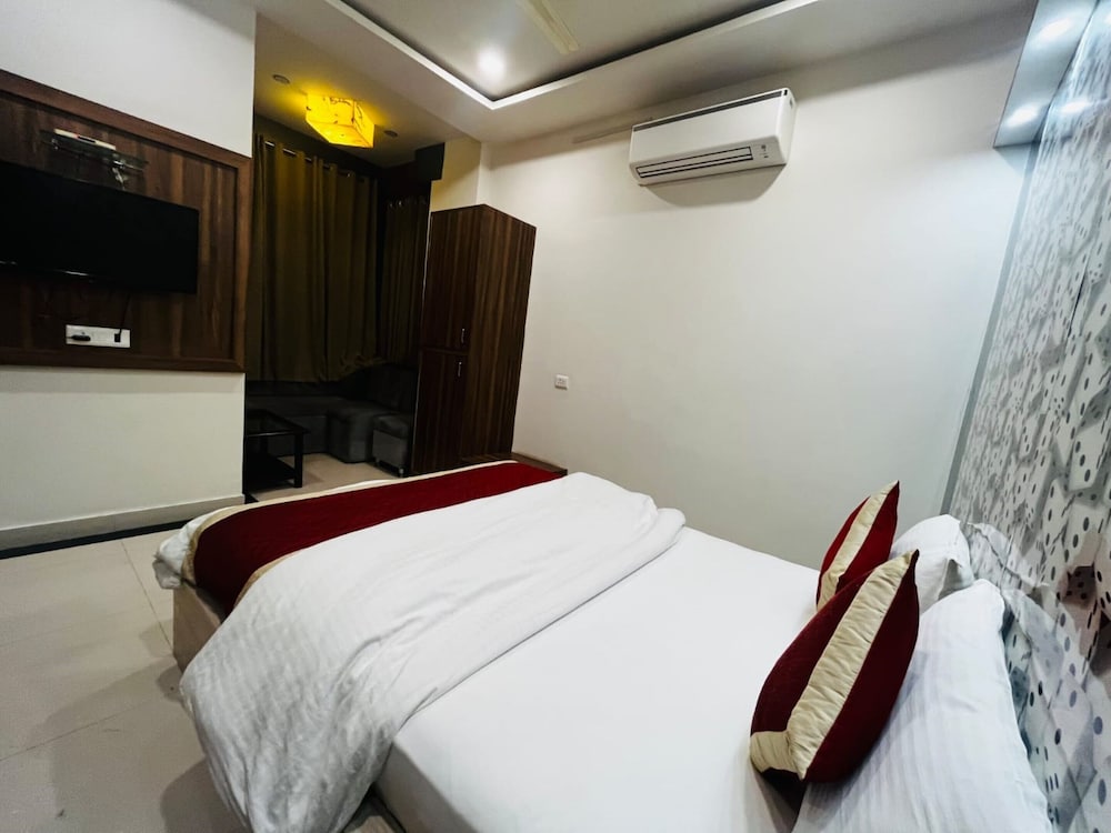 Superior Double Room, City View