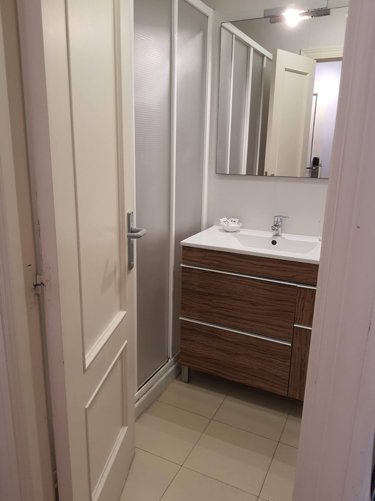 Double Room - Photo 7