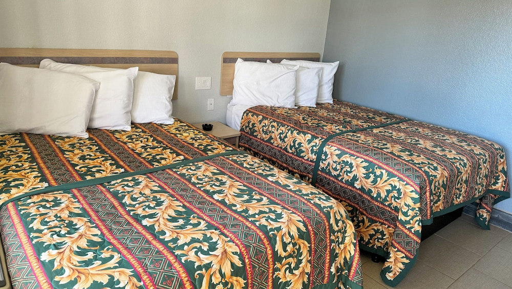 Standard Room, 2 Double Beds, Smoking, Refrigerator & Microwave photo 3