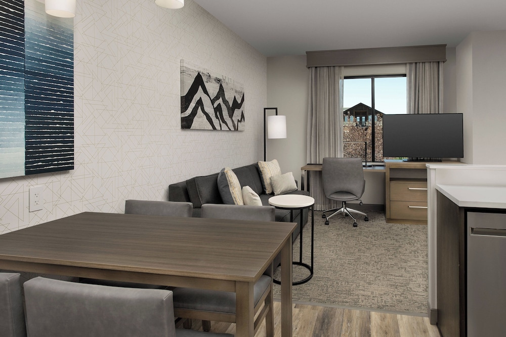 Suite, 2 Bedrooms - Photo 2