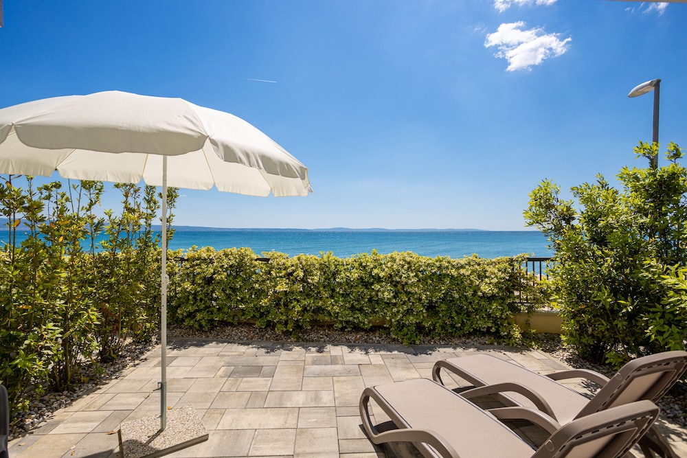 Standard Studio, Sea View, Beachfront photo 2