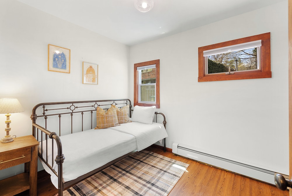 Grand Suite - This unit is not pet friendly photo 3