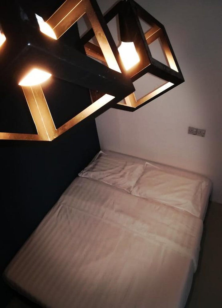 Deluxe Room, 1 Queen Bed, Non Smoking, Shared Bathroom photo 2