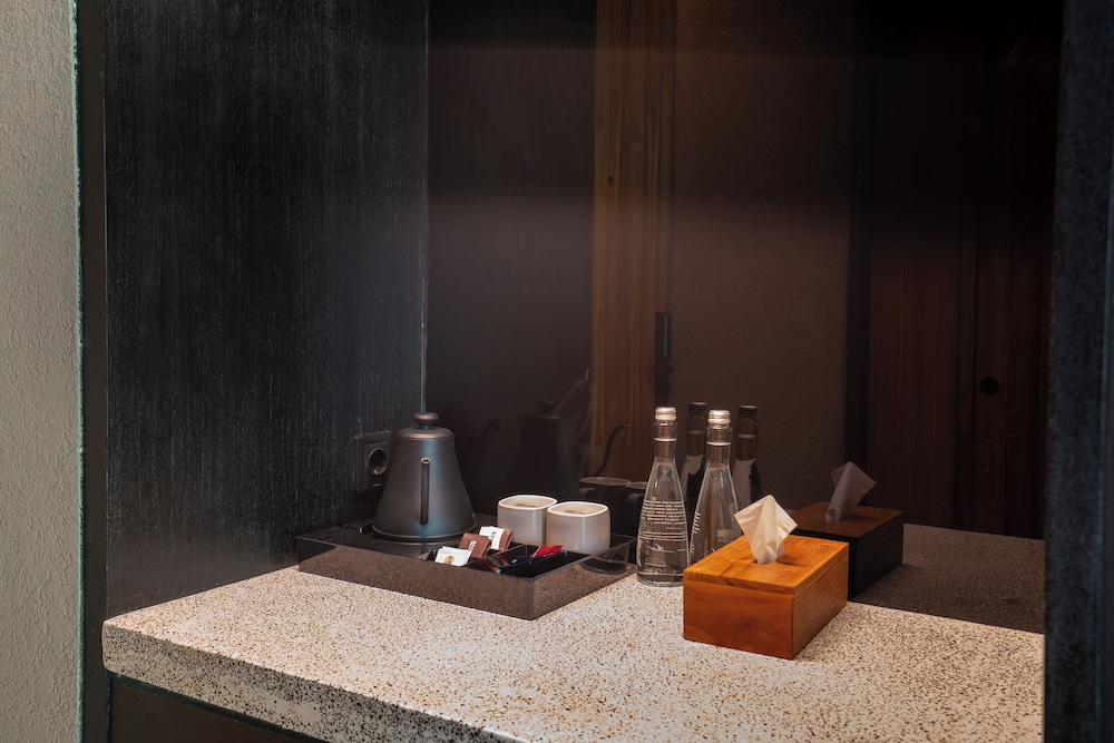 Executive Suite - Photo 11