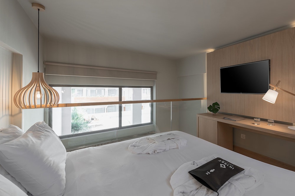 Deluxe Apartment, 1 Bedroom, Mezzanine thumbnail 6