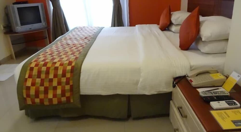 Room - Photo 15