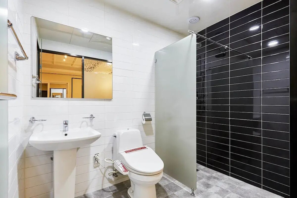 Deluxe Double or Twin Room, Multiple Beds photo 3