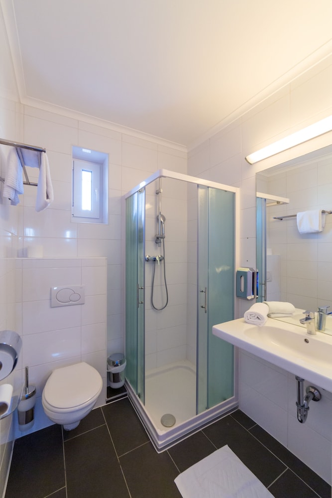 Double Room - Photo 7