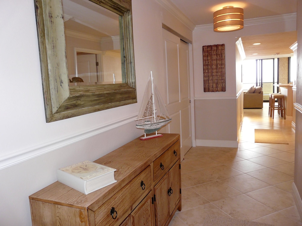 Condo, Multiple Beds (Stylish beachfront condo with spa/poo) photo 2