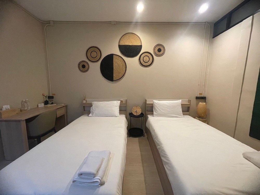Deluxe Room, 2 Twin Beds, Private Bathroom photo 2