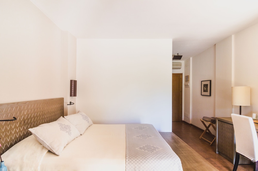 Classic Double Room, Partial Sea View photo 2