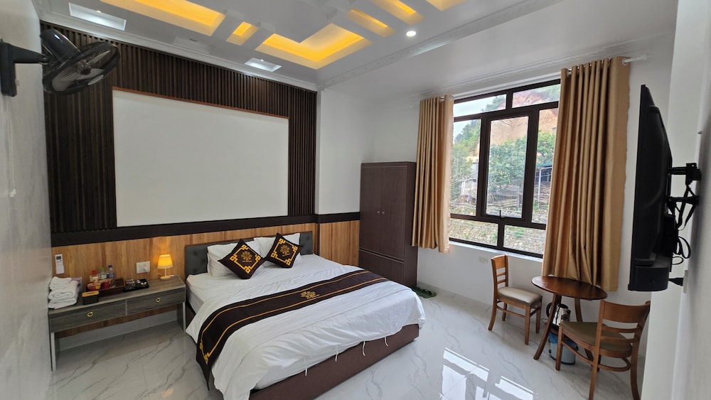 Deluxe Room, 1 Queen Bed, Mountain View