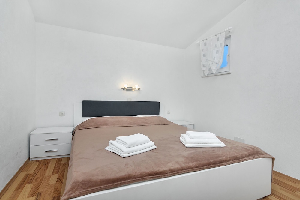Apartment, 2 Bedrooms, Sea View photo 1