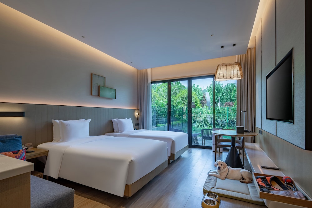 Standard Room, 2 Twin Beds (Pet Friendly) photo 2