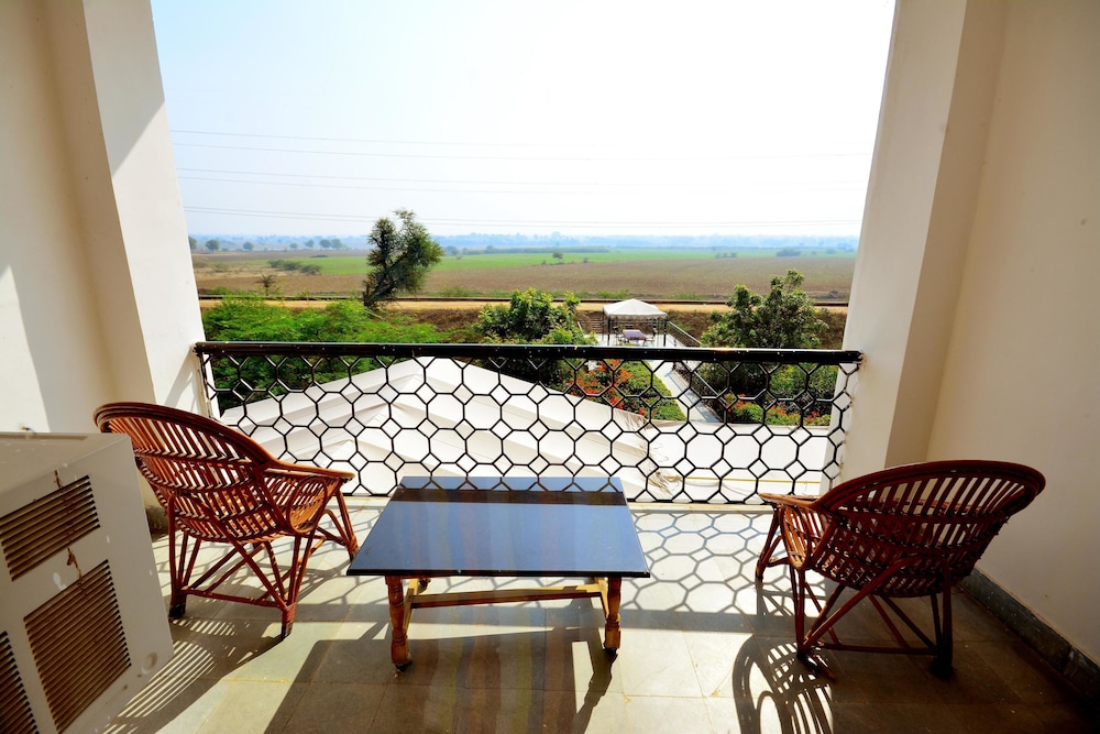 Deluxe Double or Twin Room, 1 Bedroom, Air conditioning, Garden View photo 3