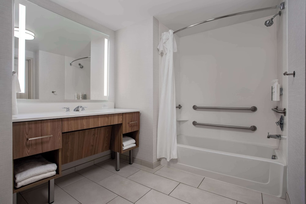 Suite, Accessible, Non Smoking - Photo 12