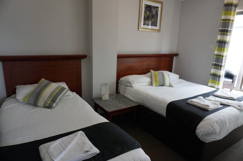 Twin Room, Ensuite (Small) - Photo 6