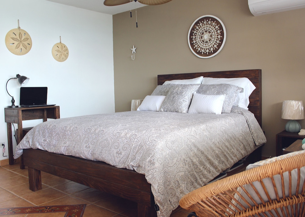 Basic Studio, 1 Queen Bed, Non Smoking photo 2
