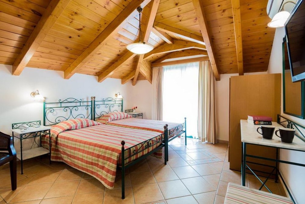Suite, 2 Bedrooms, Partial Sea View (Double Use)