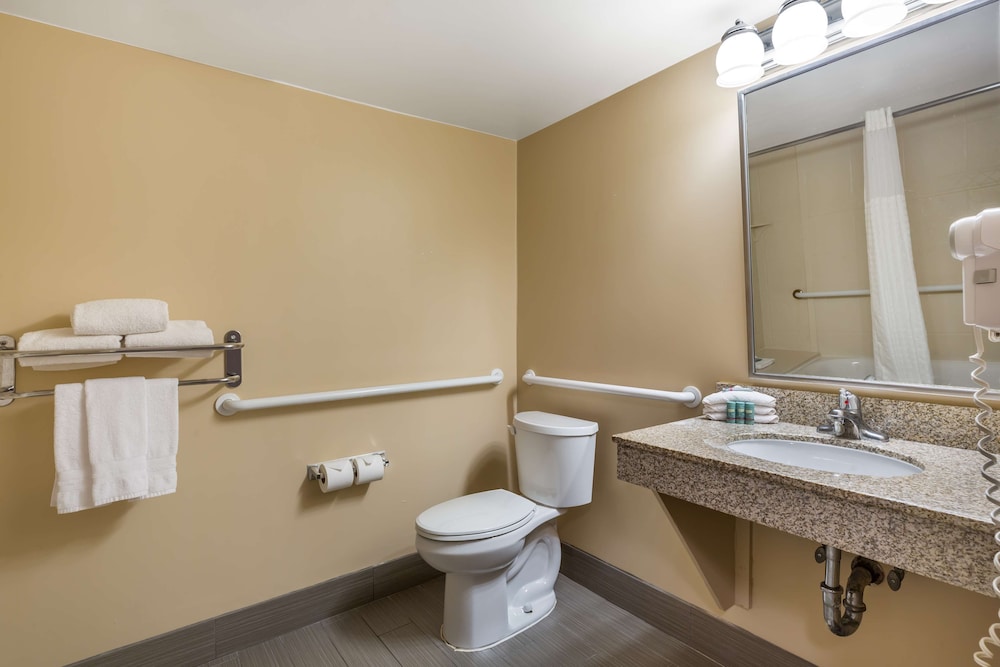 Standard Room, 1 Queen Bed, Accessible, Bathtub - Photo 5