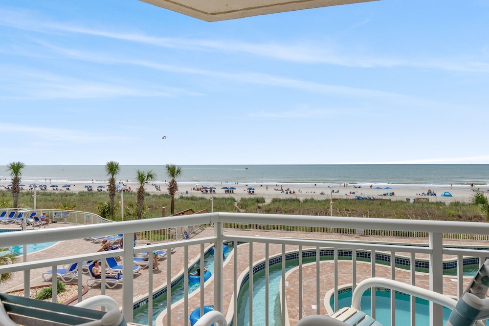 Deluxe Condo, 2 Bedrooms, Ocean View, Oceanfront (233) photo 3