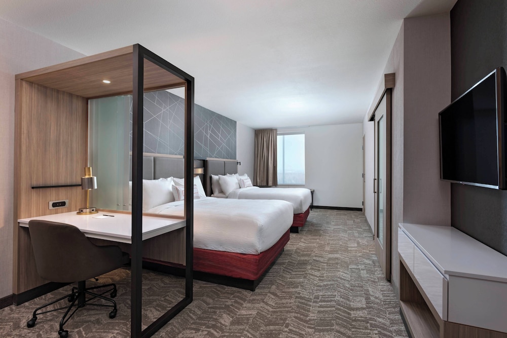 Suite, 2 Queen Beds - Photo 2