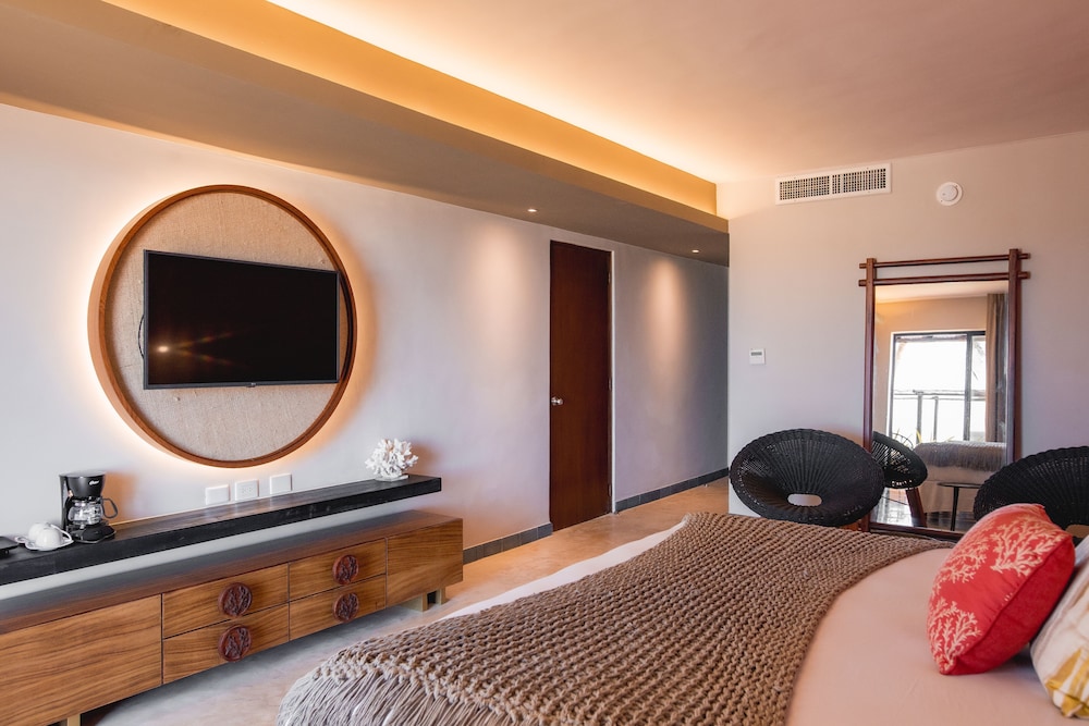 Premium Room, 1 King Bed, Ocean View photo 3
