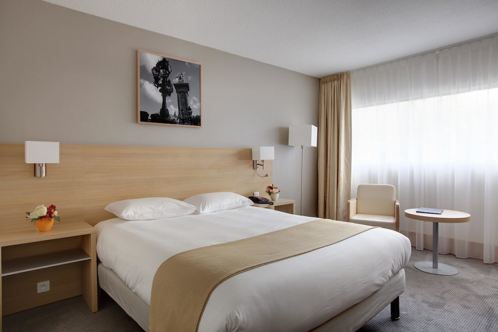 Standard Room, 1 Queen Bed, Refrigerator