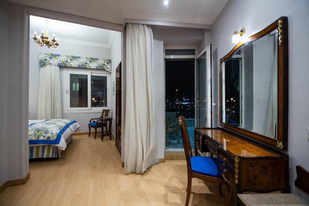 Suite, Sea View