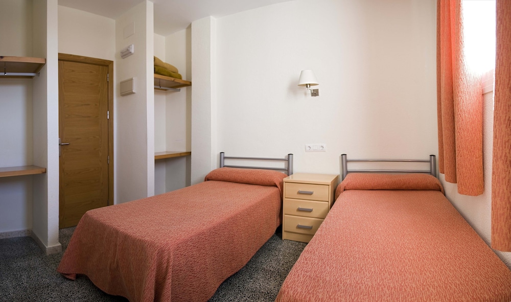 Shared Dormitory, Shared Bathroom (1 Bed)