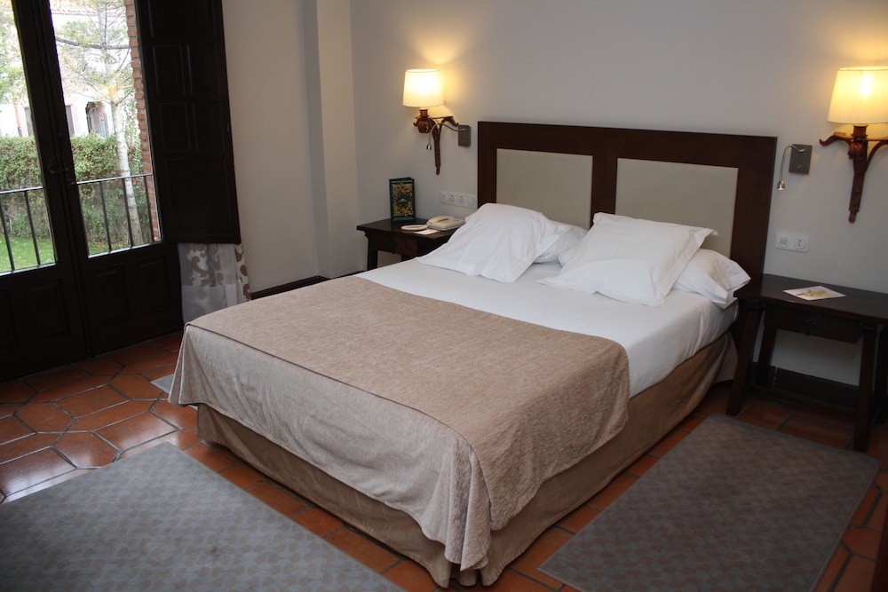 Standard Twin Room - Photo 2