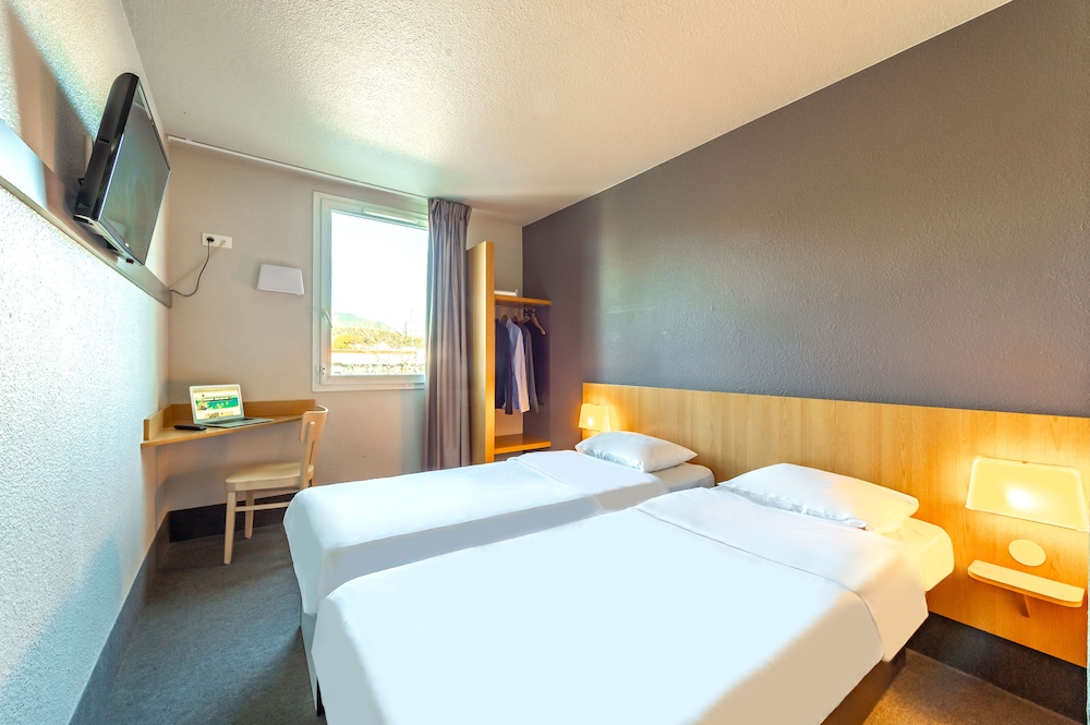 Twin Room, Non Smoking photo 3