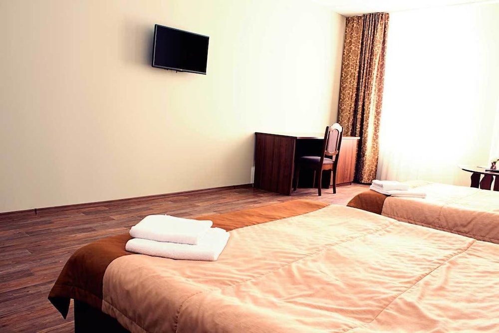 Family Room, Multiple Beds, Shared Bathroom photo 3