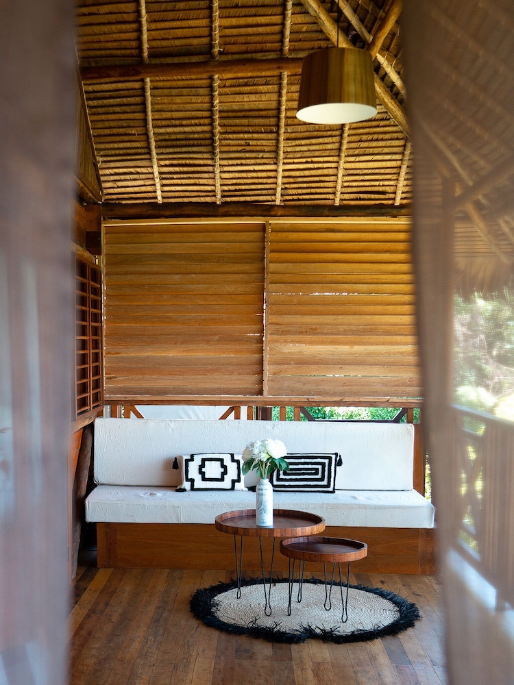 Deluxe Bungalow photo 2
