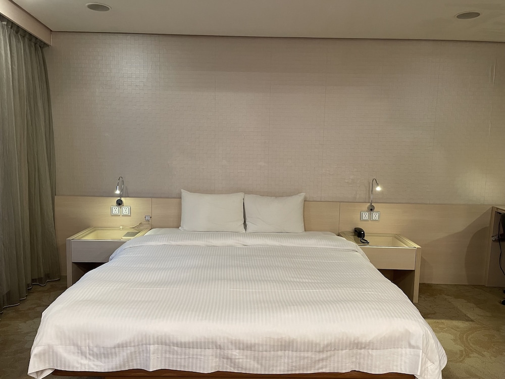 Comfort Double Room, 1 Queen Bed, Non Smoking, City View