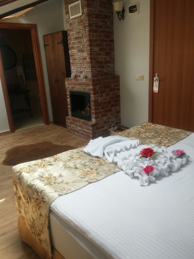 Deluxe Room, Fireplace photo 2