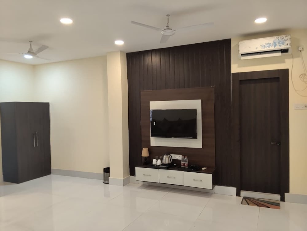 Royal Suites photo 2