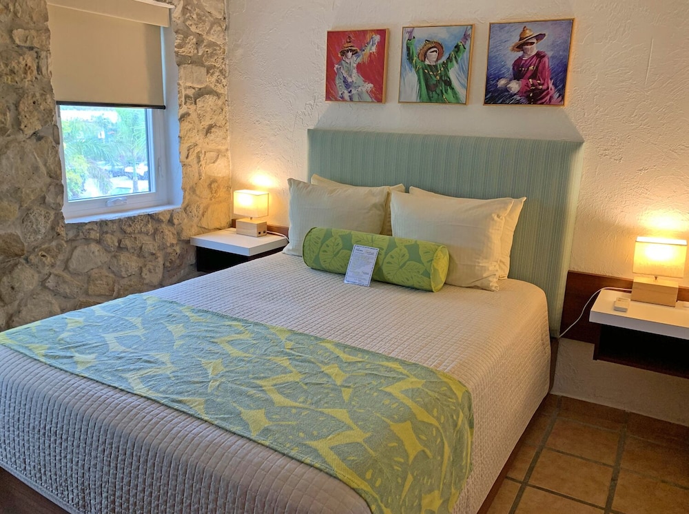 Studio, 2 Queen Beds, Kitchen photo 2