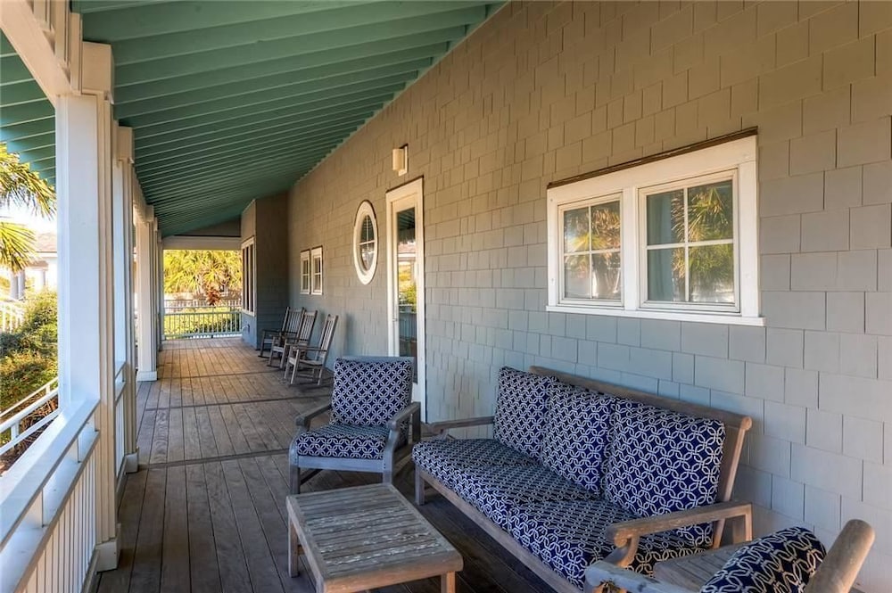 Family House, 5 Bedrooms, Ocean View, Sea Facing photo 2